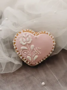 Turtă dulce inimioară roz pudrat S